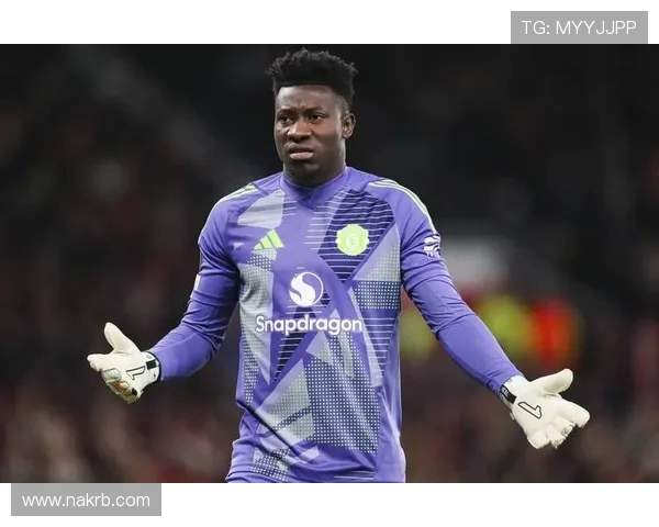 奥纳纳布基纳法索获总统接见 赠欧联杯签名球衣表敬意(1)